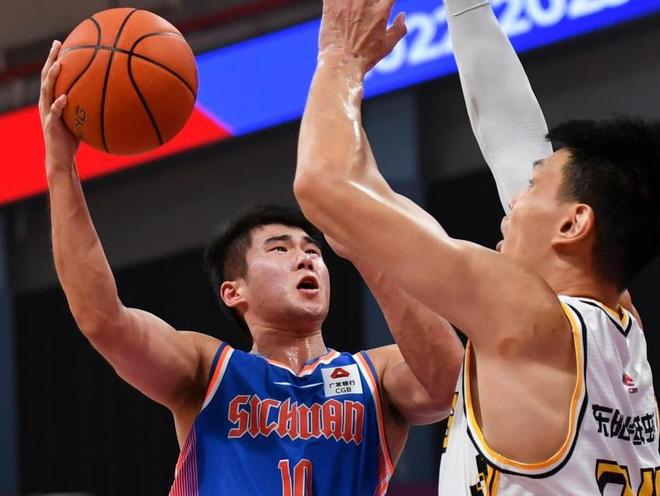 九游客户端关于北京国安围绕意甲刷新队史纪录关键时刻广东宏远备战CBA季后赛之后，今晨俄克拉荷马雷霆调整名单以备意大利杯的信息